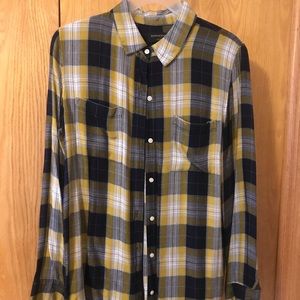 Like new Banana Republic Boyfriend Fit flannel!